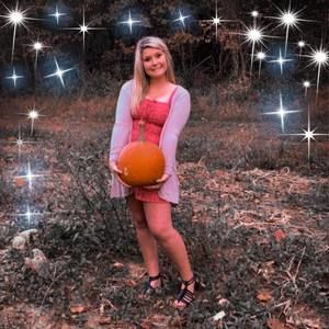 Meet your Posher, Chloe